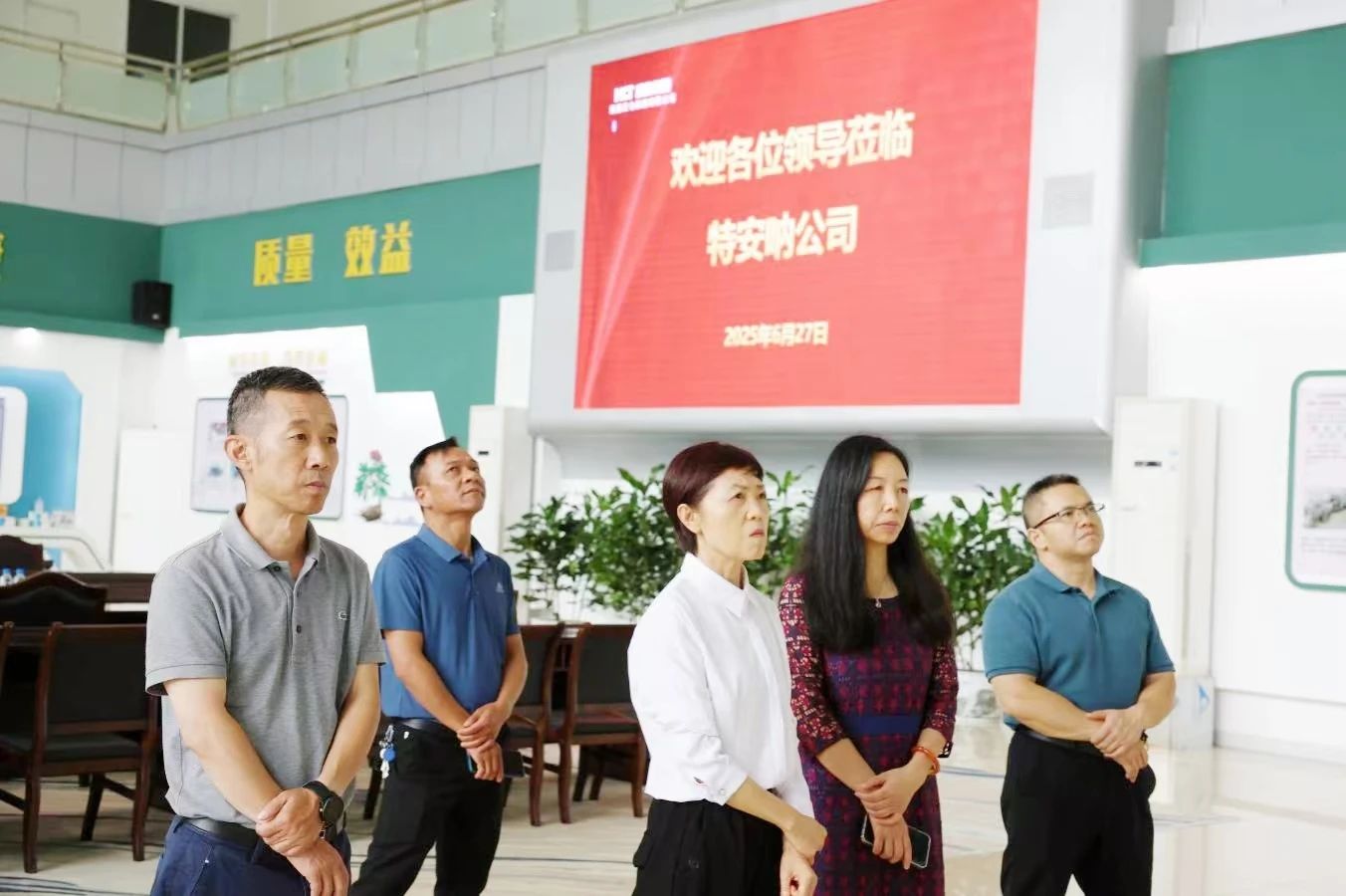 文山州政協(xié)副主席侯桂芬蒞臨特安吶公司開展科技支撐創(chuàng)新發(fā)展專題調(diào)研